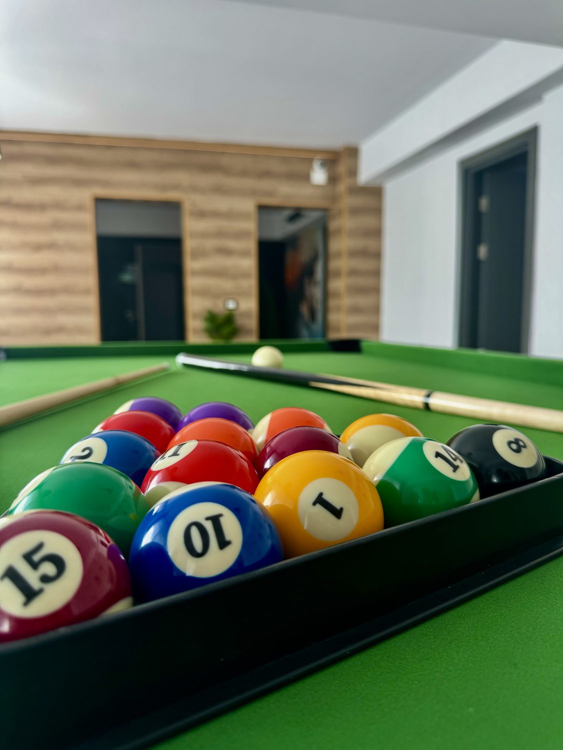 Lounge cu masă de biliard