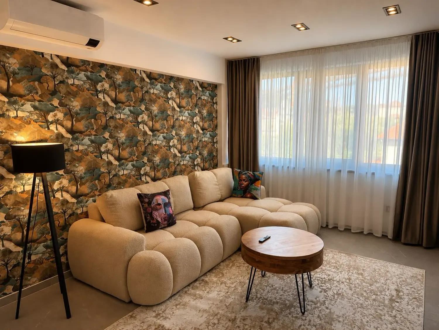 Boutique Suite 705 — Funicular View & Unique