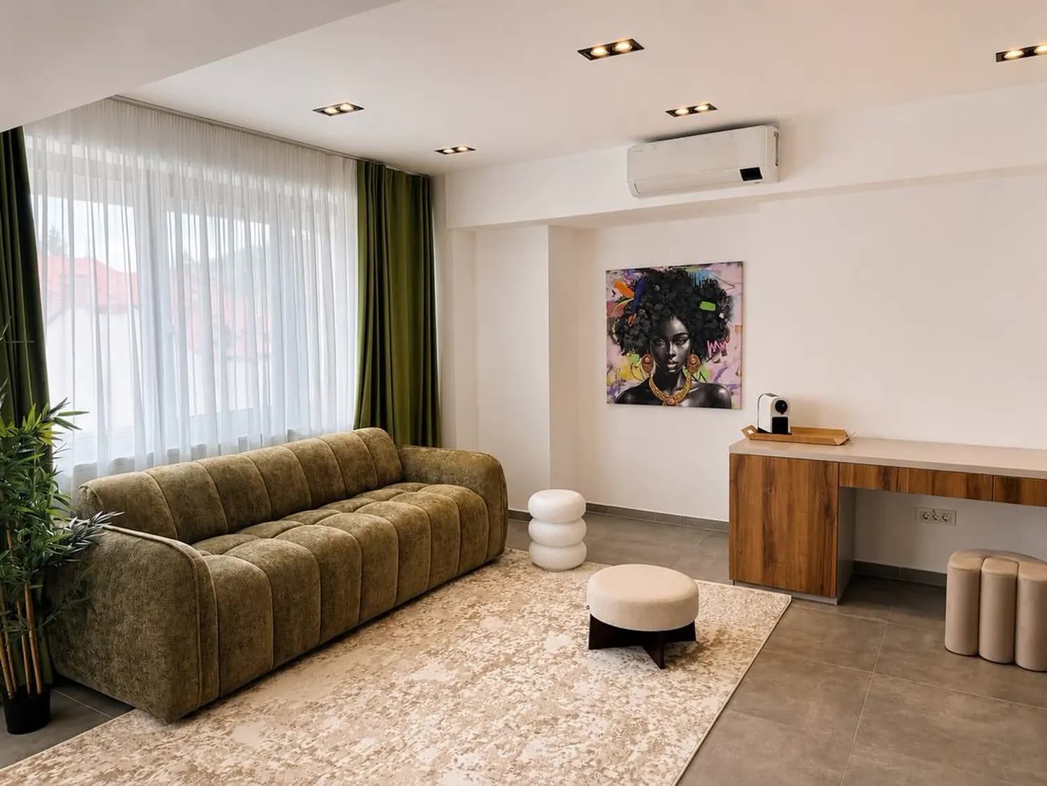 Boutique Suite 706 — Green Design & Urban Comfort
